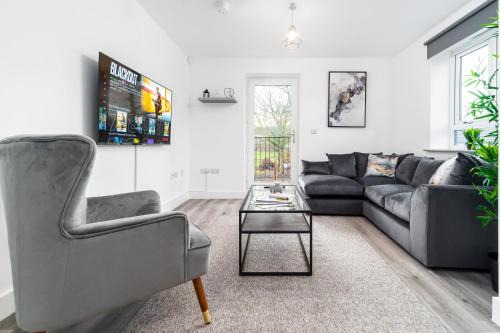 Smethwick Apartment | The Marson's Collection - 2 Bedroom Apartment - Balcony - Secure Parking - 4MC