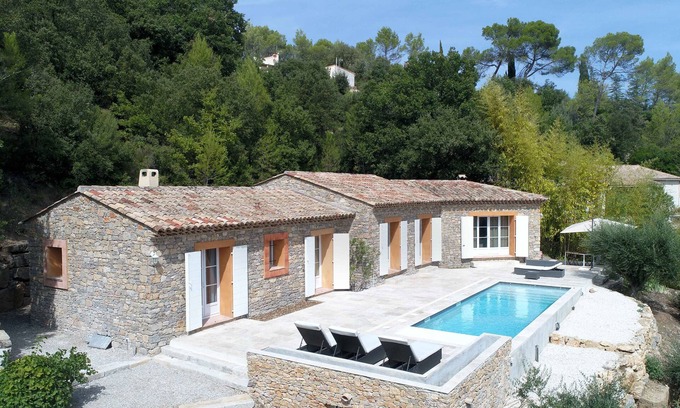 Le Thoronet House | The Mas des Oliviers, in the heart of Provence vineyards .