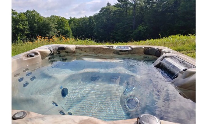 Otis House | The Meadows House @ Otis Ridge w/7-person hot tub