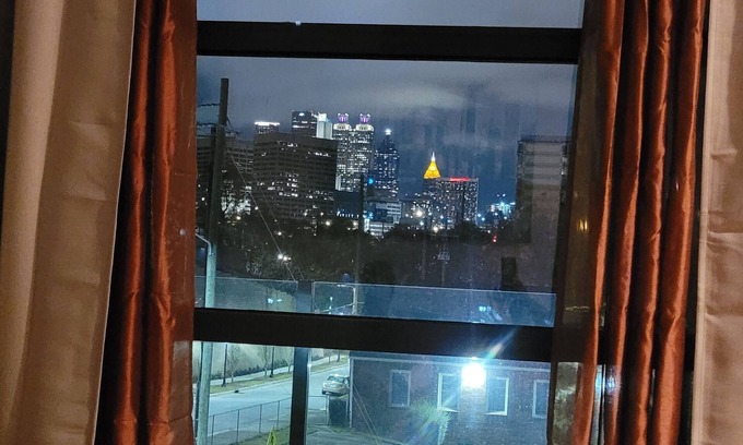 Summerhill House | The Metropolitan is a 3 story townhouse in downtown Atlanta