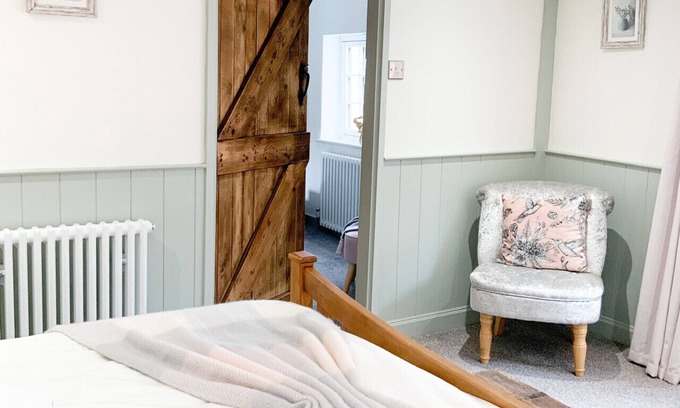 Petworth House | The Mews Pet-Friendly + Parking