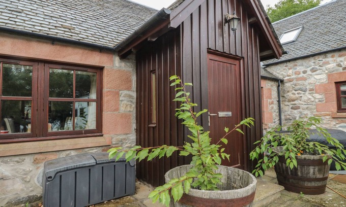 Avoch Cottage | THE MILK HOUSE, with a garden in Fortrose