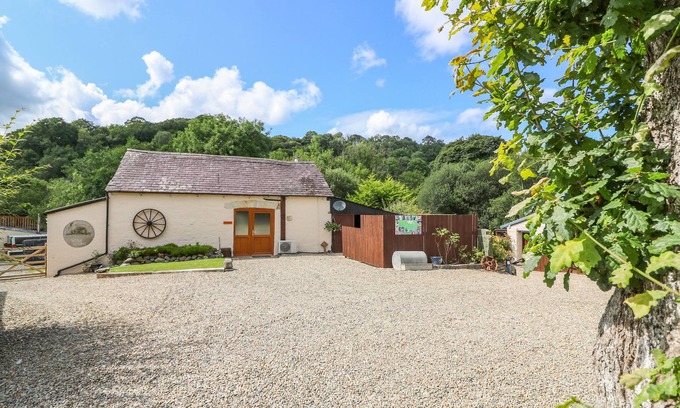 Llandysul Cottage | THE MILL, pet friendly, country holiday cottage in Penrhiwllan