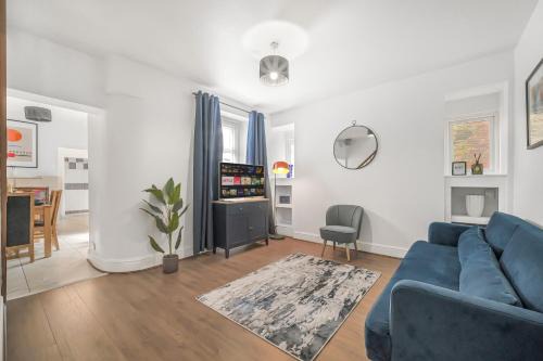 Llwchwr House | The Modern Cwtch House - Swansea