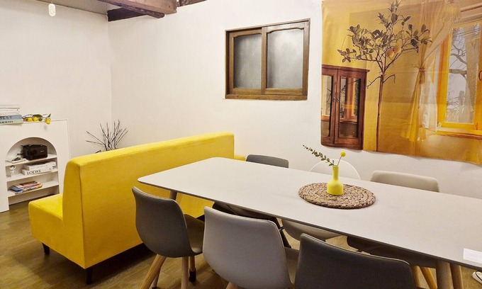 Changsin-dong House | The Modern Hanok Stay) Korea's modern traditional house, subway, 3room,12 people