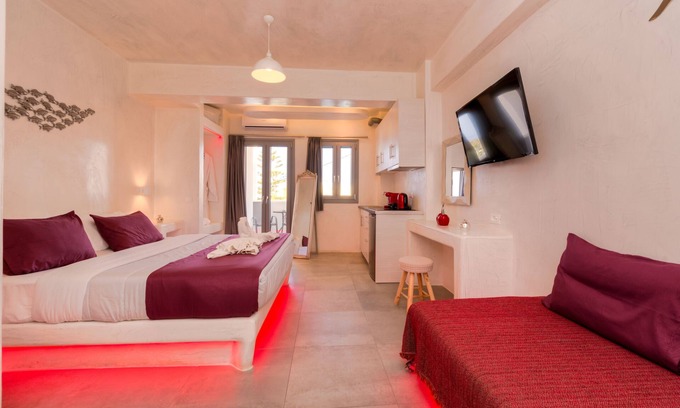 Vothon House | The Muses of Santorini