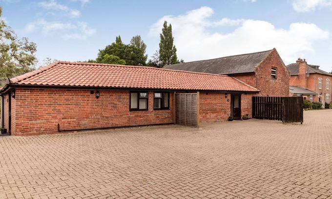 Gissing Cottage | THE NEST BOX, pet friendly, character holiday cottage in Diss
