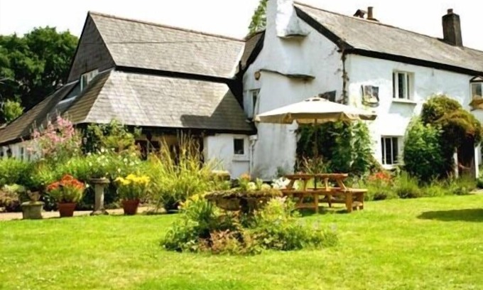 Doddiscombsleigh Hotel | The Nobody Inn