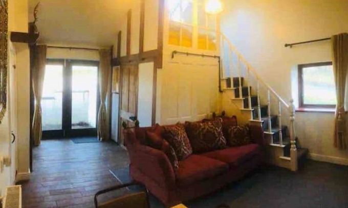 Wing Cottage | The Nook. Converted Hay Store with hot tub
