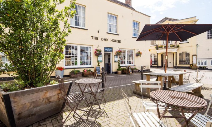 Axbridge Hotel | The Oak House