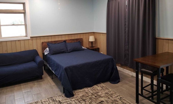 Man O War Cay Apartment | "The Office" Studio - Close to Beach, Dock slip included