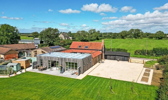 Crudwell House | The Old Dairy: A Stunning Detached Rural Retreat