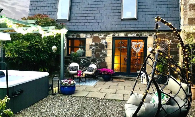 Cupar Apartment | The Old Dairy - Cosy Country Cottage with Hot Tub & Log Burner