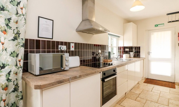Broadwoodkelly Cottage | THE OLD DAIRY, family friendly, with pool in Winkleigh