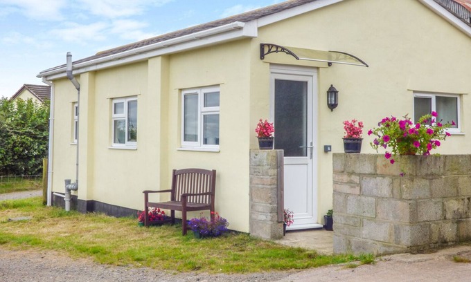 Christchurch Cottage | THE OLD DAIRY HOLIDAY COTTAGE, romantic, with a garden in Oakford