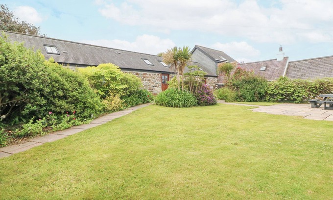 Bwlchtocyn Cottage | THE OLD DAIRY, pet friendly, country holiday cottage in Abersoch
