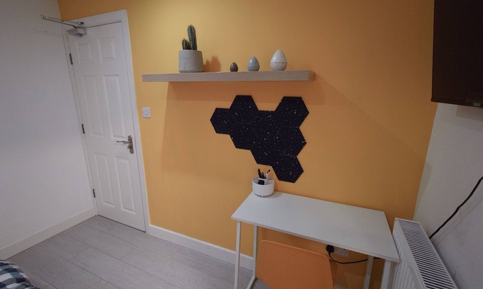 Streatham Apartment | The Old Guest House - R5, The Old Guest House - R5