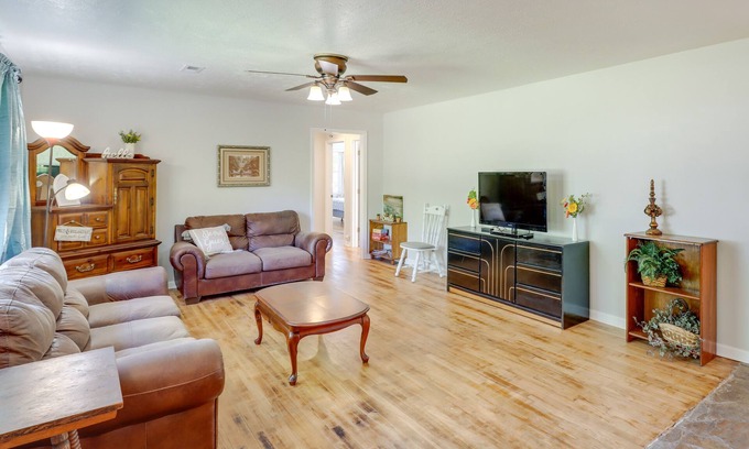 Saint Joe House | 'The Old Parsonage' Pindall House w/Patio!