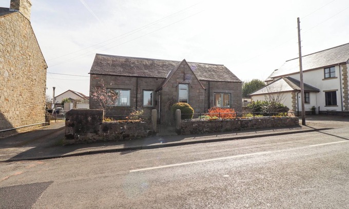 Lowick House | THE OLD SCHOOL, pet friendly, character holiday cottage in Lowick