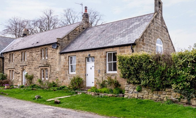 Longhorsley Cottage | THE OLD SCHOOL ROOM, pet friendly, with a garden in Longhorsley
