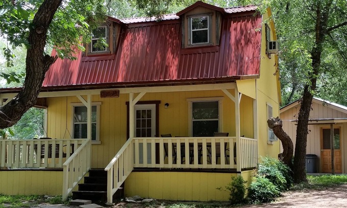 Fredericksburg Cabin | The Olive Cabin at Mendelbaum Winery Guest Cabins