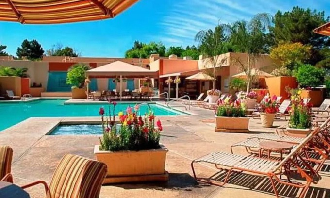 Paradise Valley Village Resort | The Orange Tree Resort includes an 18-hole, PGA-rated golf course renowned n