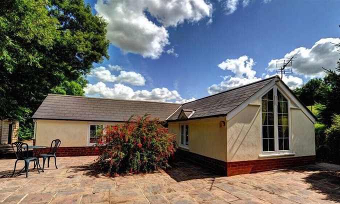 Raymonds Hill Cottage | THE ORANGERY, pet friendly, with a garden in Axminster