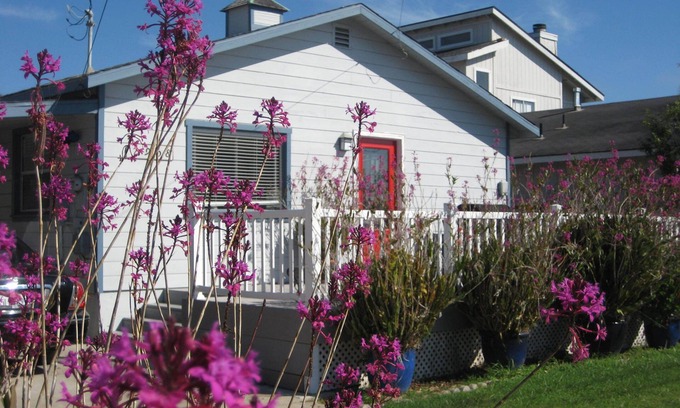 Morro Bay Cottage | "THE ORCHID COTTAGE" PETS OK!