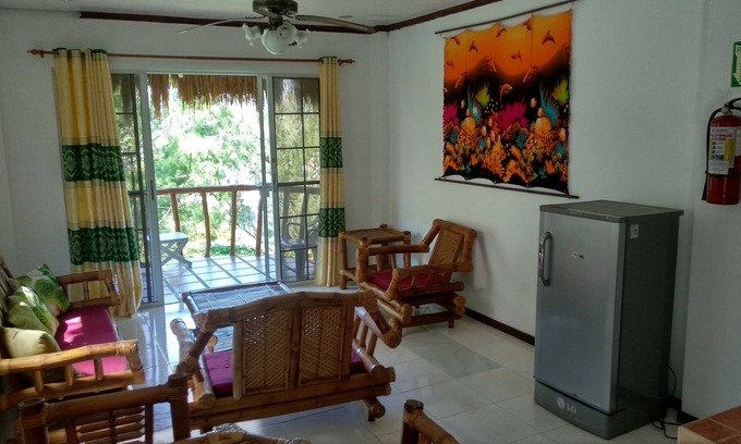 Manoc-Manoc Villa | The Orchids Hillside Villa with Kitchenette