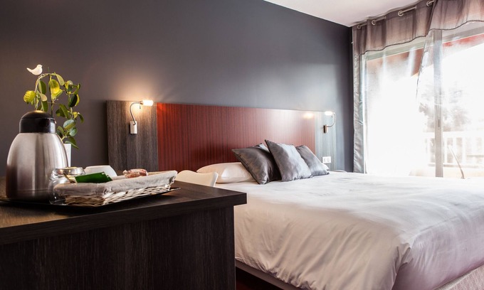 Saint-Jean-de-Vedas Hotel | The Originals City, Le Mas de Grille