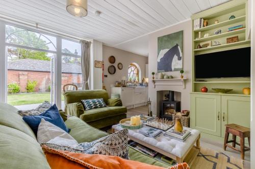 Tunstead House | The Ostlery