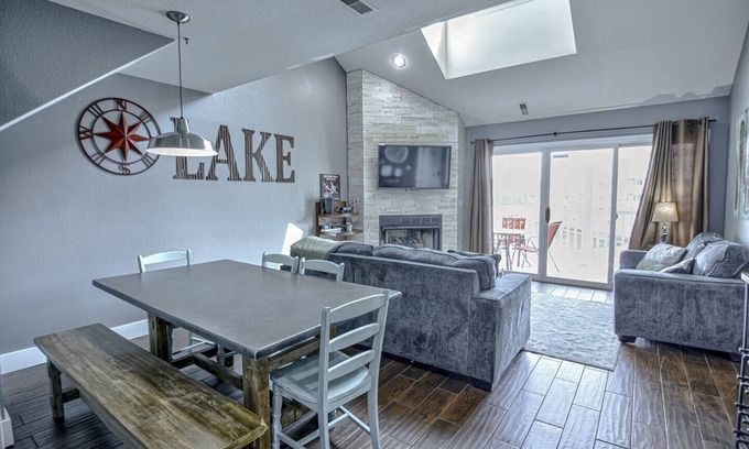 Kaiser Condo | THE OZARK OASIS! Spacious 3 Bedroom & 3 Pools!