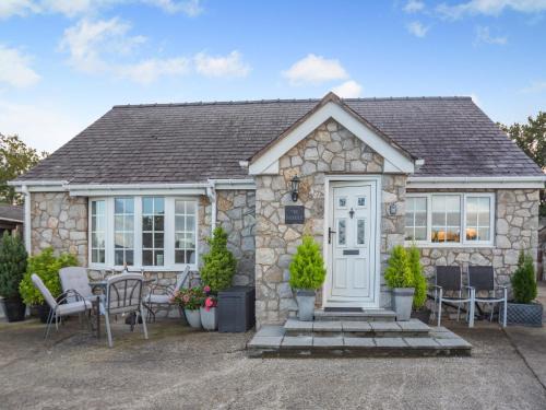 Saint Asaph House | The Paddock