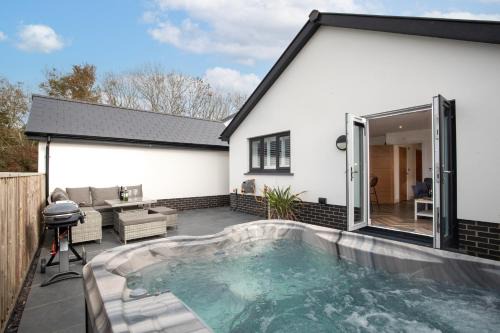 Penally House | The Paddock - Lovely Cottage with Hot Tub