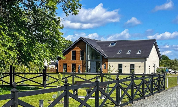 Grimsby Cottage | The Paddocks Retreat
