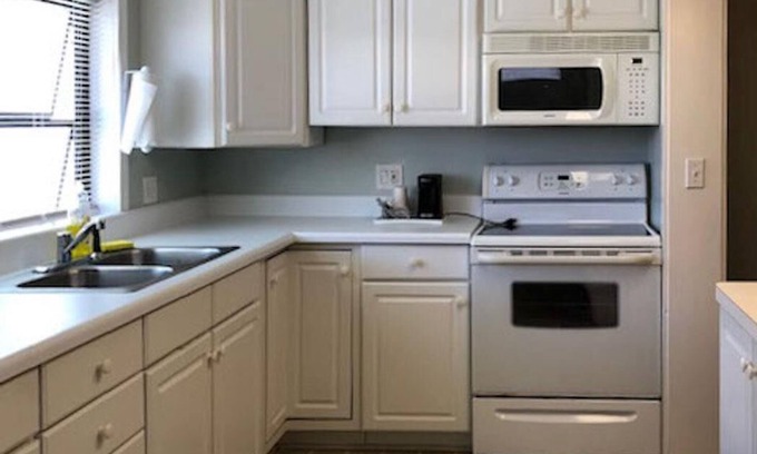 Downtown Boca Grande Historic District House | The Palmetto Inn - Spotted Seatrout - 1 Bedroom King Suite