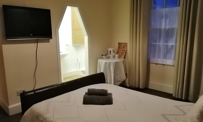 Paignton Bed & Breakfast | The Parkers Arms