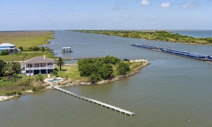 Crystal Beach House | The Peach Pelican home