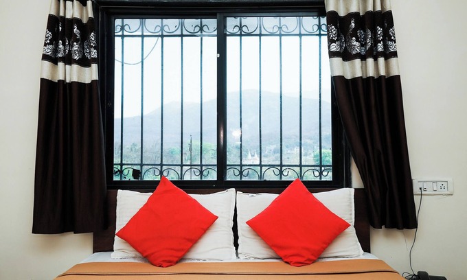 Pune Hotel | The Pearl Inn