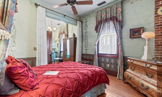 Historic Railroad District Hotel | The Peerless Hotel | Junior Suite #5 | Jetted Tub