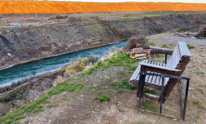 Twin Falls County House | The Perch Riverfront on 40 acres