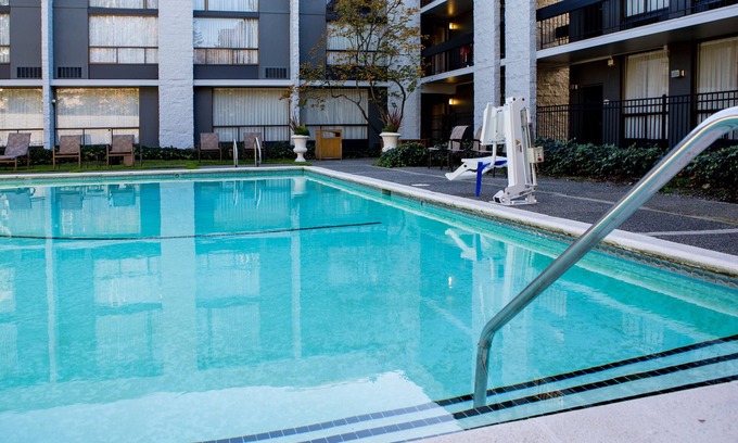 Wilburton Hotel | The Perfect Getaway is Here! Close to Best Restaurants! Pool, Pets are Welcome!