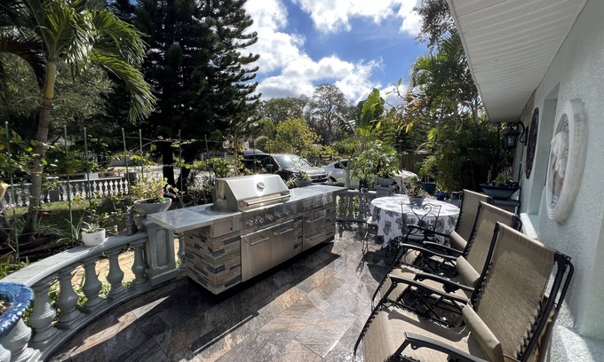 Ozona House | The Perfect getaway Home! Luxurious outdoor grill! In the Heart of Ozona!