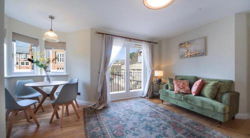 Moffat Apartment | The Perfect location