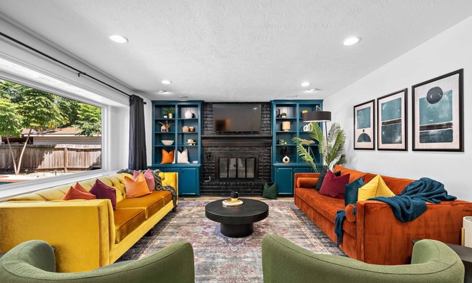 Oak Ridge North House | The Pines I No Service Fees I Private Pool BBQ