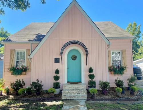 Clarksville House | The Pink House in Downtown Clarksville