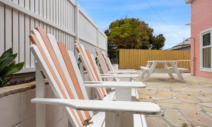 Lorne House | The Pink Lodge