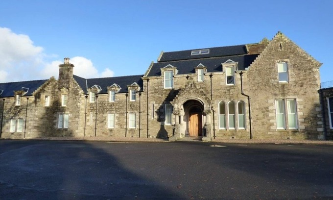 Arden Cottage | The Pipers No7 Lomond Castle -Sleeps 2-4 - sleeps 4 guests in 1 bedroom