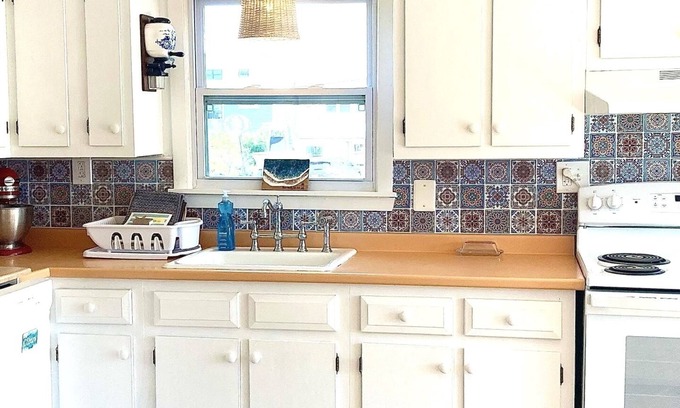 Newburyport Cottage | The Plum Island Shanty! Walk to the beach!