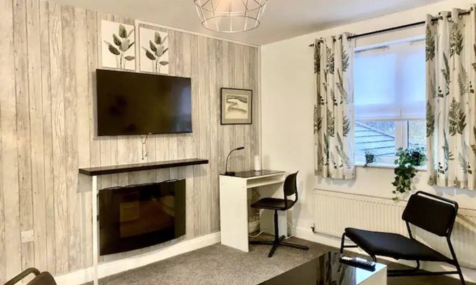 Liverpool Apartment | The Point , 2 Bed, Parking - Pass the Keys